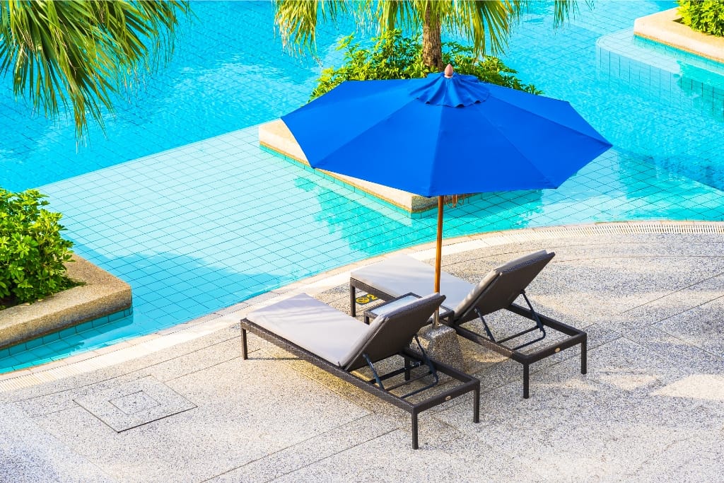 5 Ways To Provide Shade In A Swimming Pool