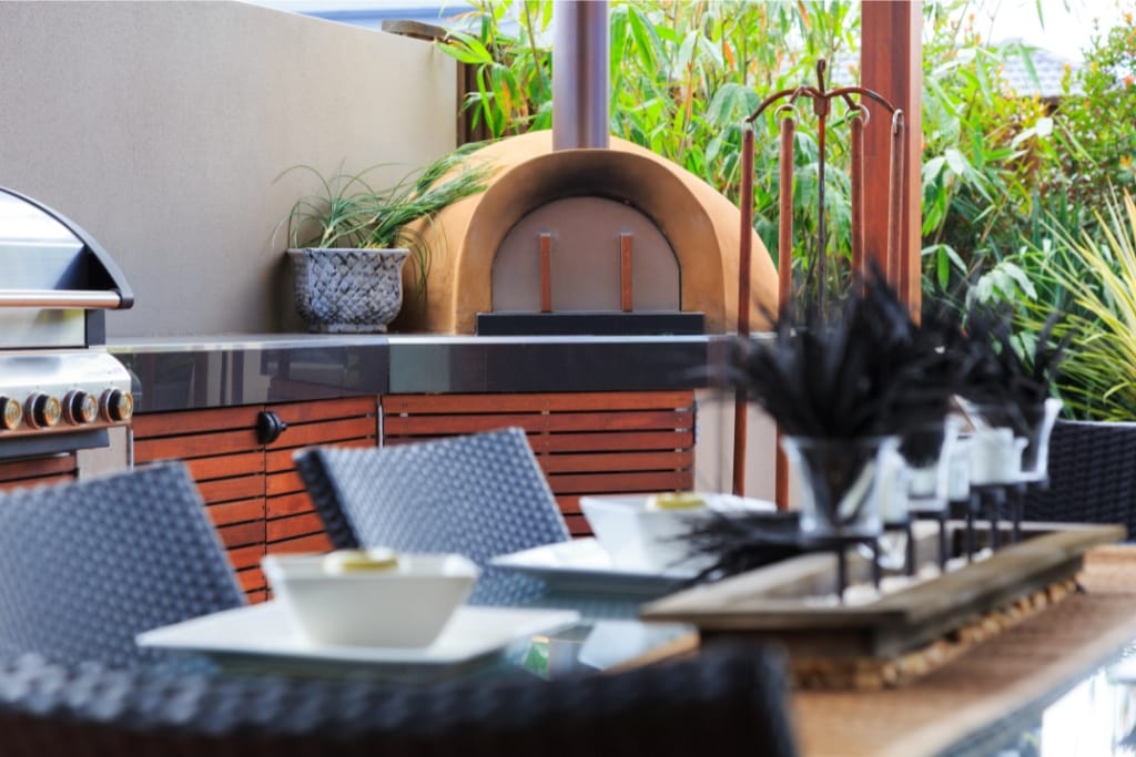 How To Choose Durable Outdoor Kitchen Appliances