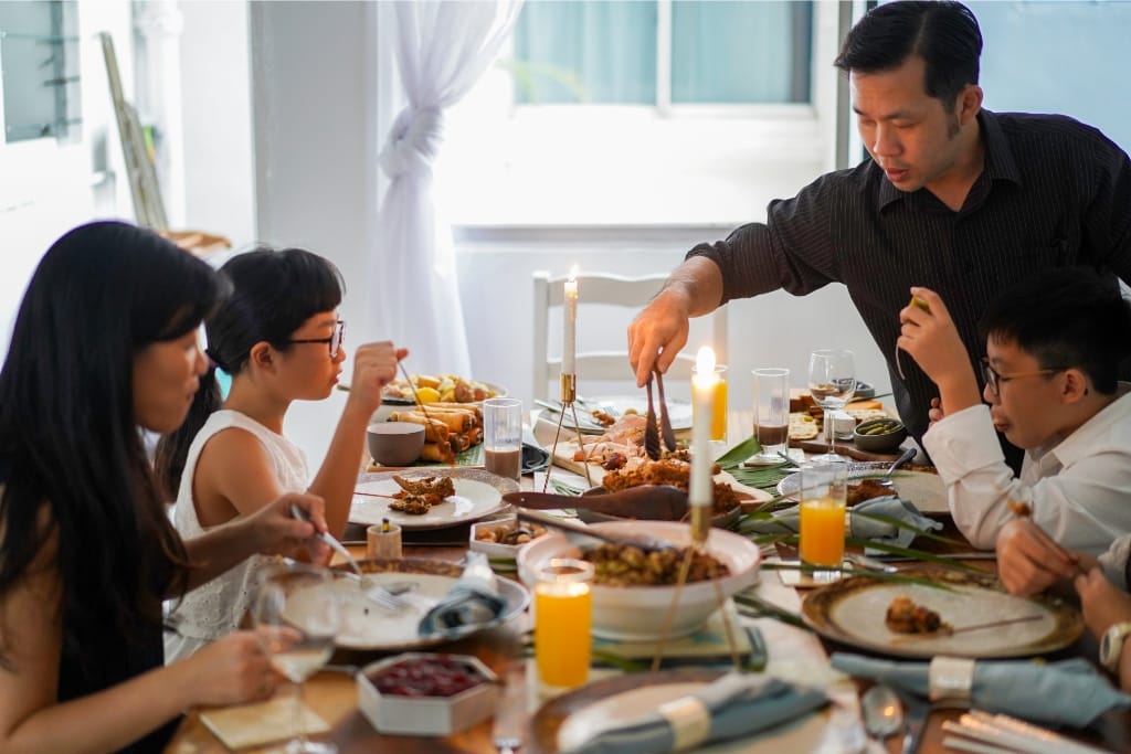 10 Tips For Hosting Thanksgiving Dinner In A Small Space