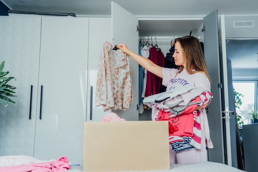 10 Tips For Effortlessly Purging Your Closet