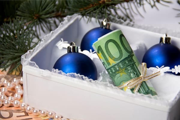 7 Clever Ways To Gift Money For Christmas